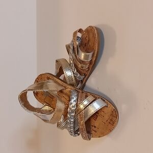 Tong You Yuan Toddler Girls Sandler Silver and Gold Cork Bottom SZ 130